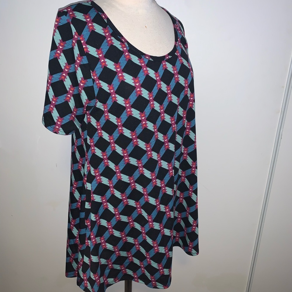 LuLaRoe Perfect Tee Small Geometric Print Short‎ Sleeve Stretch Top